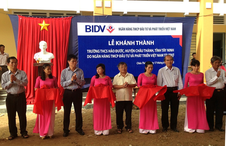 BIDV đã phối hợp UBND tỉnh Tây Ninh tổ chức lễ khánh thành bàn giao trường THCS cho xã Hảo Đước. Nguồn: bidv.com.vn
